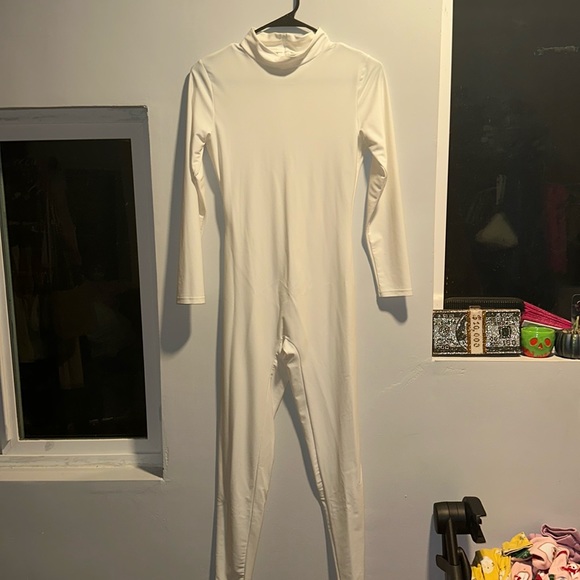 White jumpsuit - Picture 1 of 1